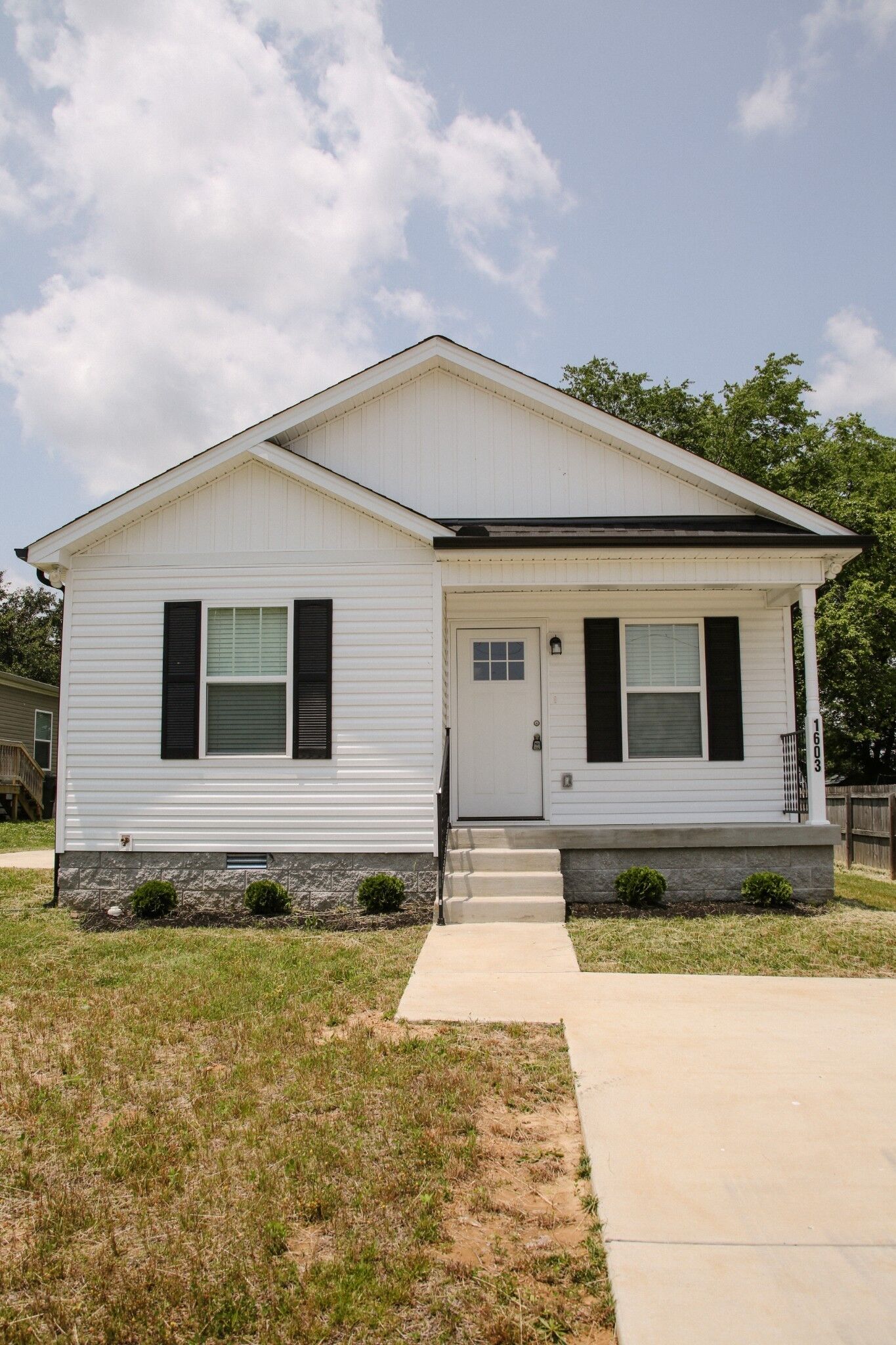 Property Photo:  1603 Mantlo St  TN 37172 