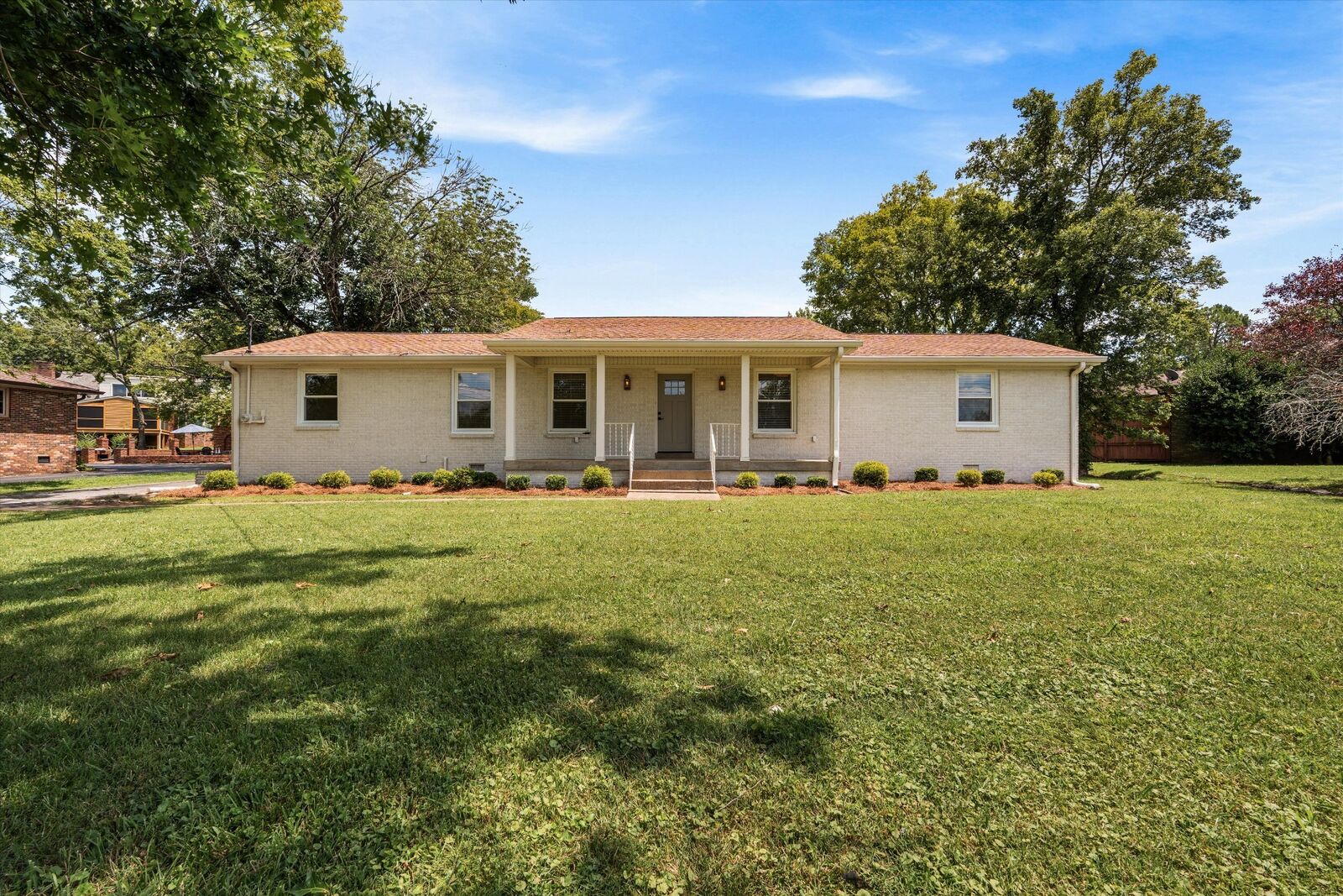 Property Photo:  203 Oak Hill Dr  TN 37087 