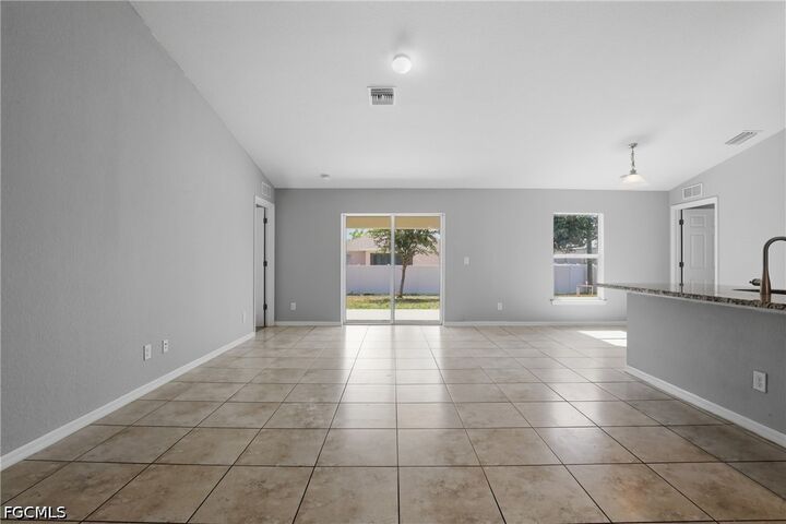 Property Photo:  1736 NE 1st Avenue  FL 33909 