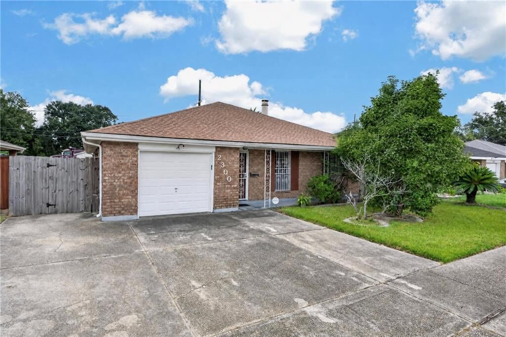 Property Photo:  2300 Potomac Drive  LA 70072 
