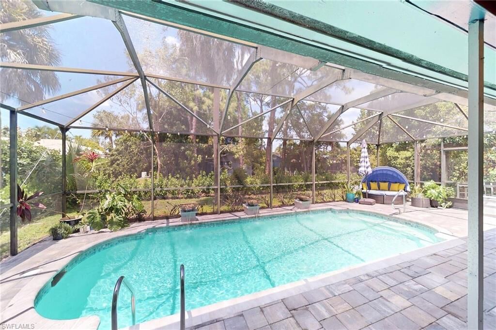 Property Photo: 4517 Parrot Ave FL 34104