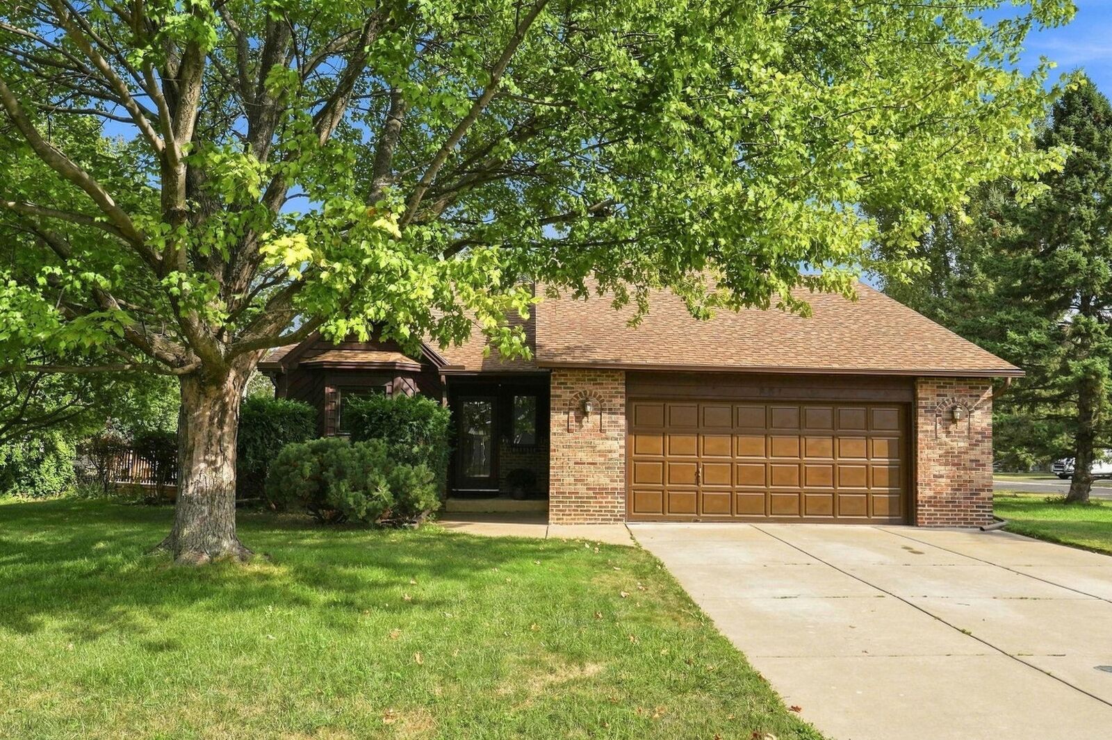 Property Photo:  651 Allen Avenue  MN 55117 