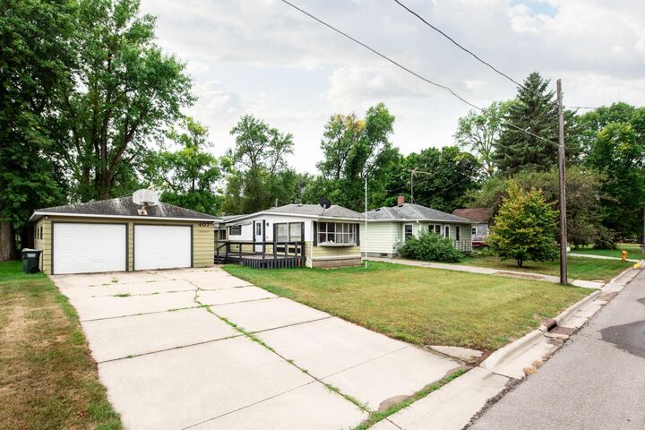 Property Photo:  407 W Oak Street  MN 56360 