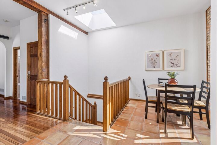 Property Photo:  3524 Hennepin Avenue 4  MN 55408 