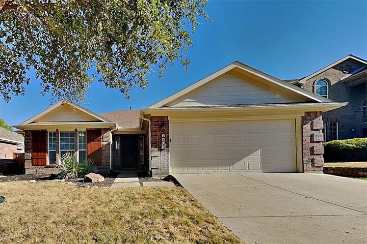 Property Photo: 4805 Cliburn Drive TX 76244
