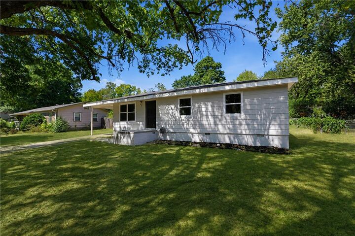 Property Photo: 2206 Dogwood Place AR 72762