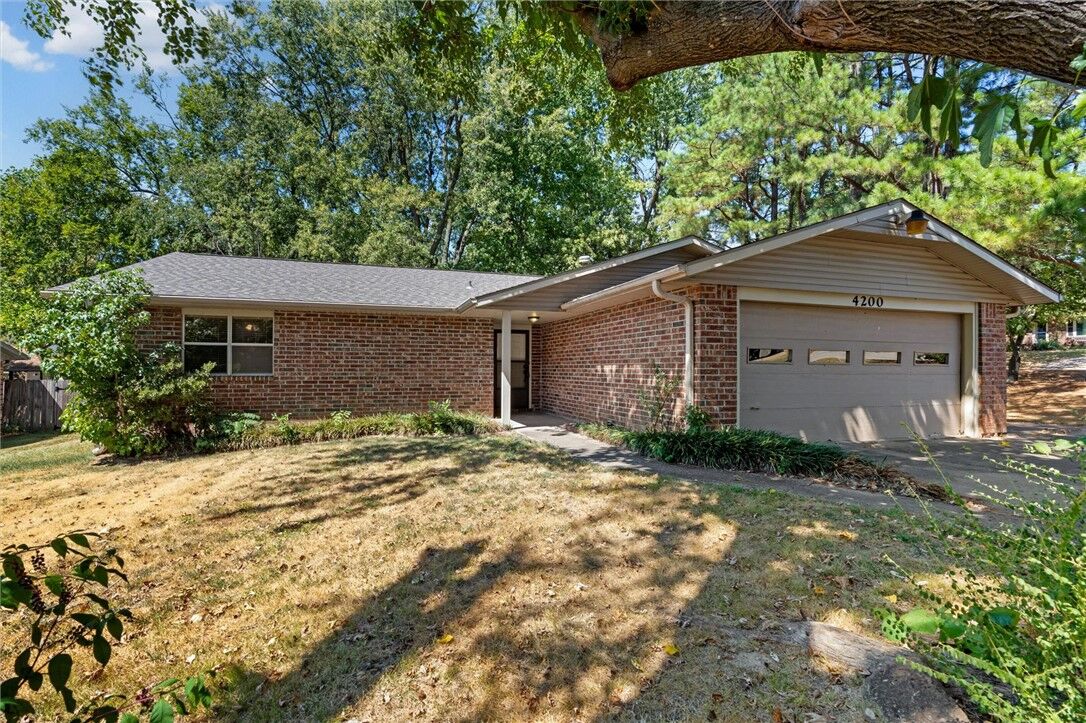 Property Photo:  4200 Navajo Court  AR 72764 