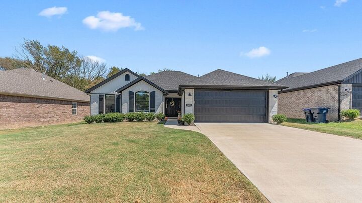 Property Photo: 1831 S D Street AR 72756