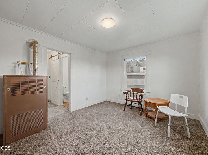 Property Photo: 1012 N 8th Street OR 97601