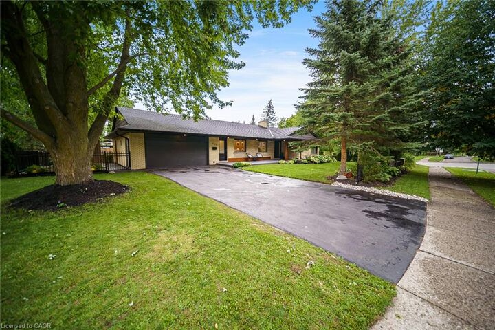 Property Photo:  220 Claremont Avenue  ON N2M 2R1 