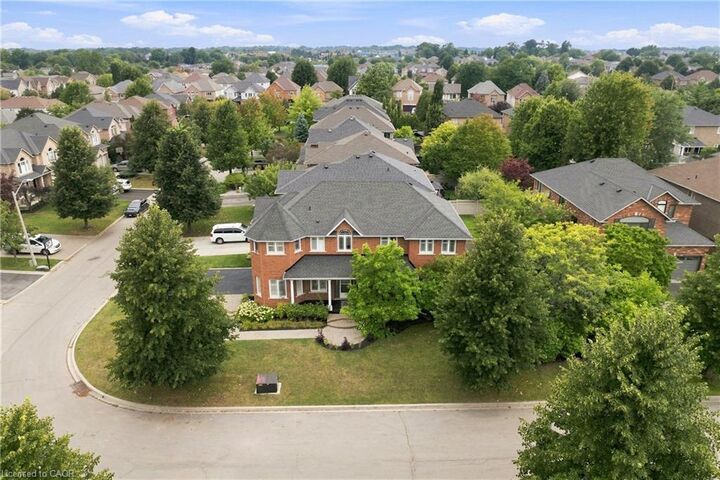 Property Photo:  31 Commando Court  ON L8B 0J6 