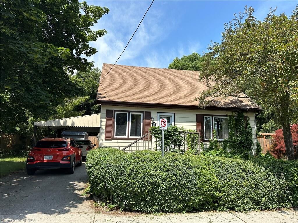 Property Photo:  8 Sterling Street  ON N3T 4B1 