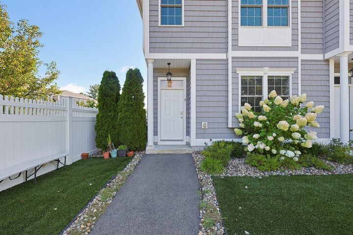 Property Photo: 5 Jerome Rd 5 MA 01876