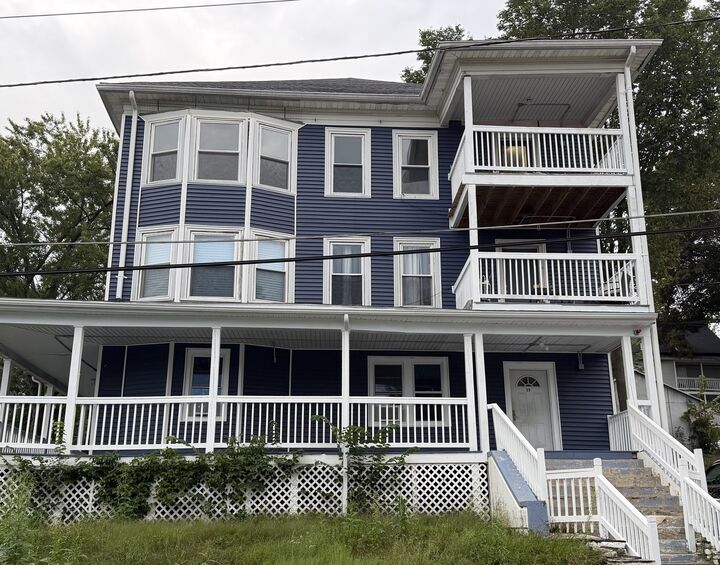 Property Photo:  99 Cross St 3F  MA 01550 