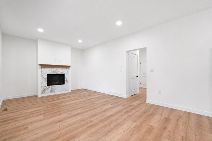 Property Photo:  43 Sierra Road SW  AB T1B 4Y6 