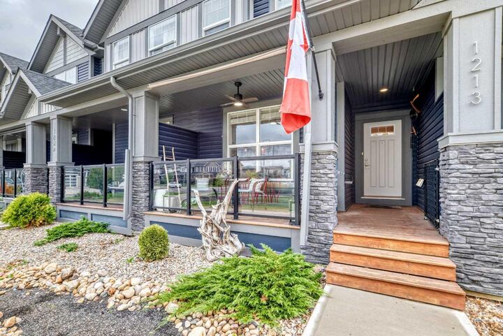 Property Photo:  1213 Midpark Lane SW  AB T4B 4V7 