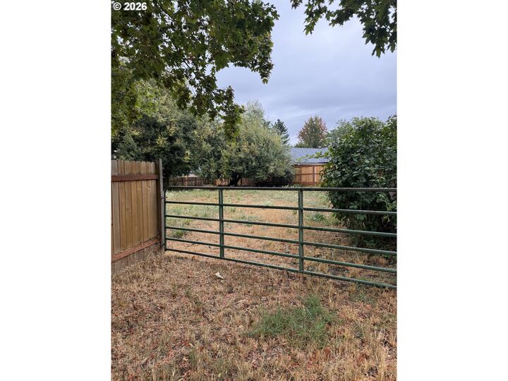 Property Photo: Elizabeth St OR 97405
