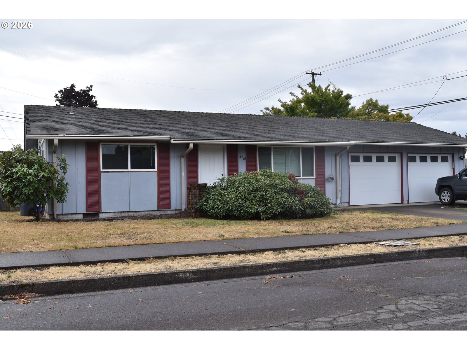 Property Photo:  2110 Birchwood Ave  OR 97401 