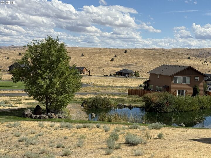 Property Photo: 405 Little Lake Rd OR 97037