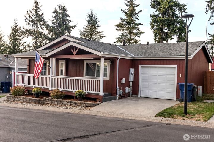 Property Photo: 12921 39th Avenue SE 31 WA 98208