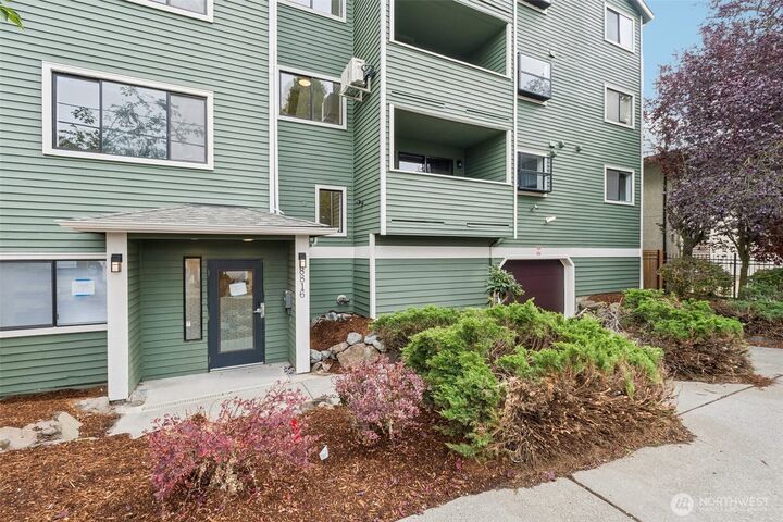 Property Photo:  8816  Nesbit Avenue N 203  WA 98103 