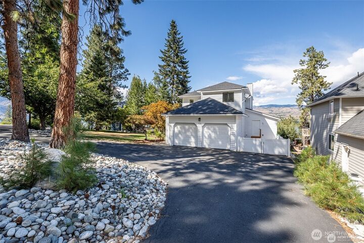 Property Photo: 4124 Lakeview Place WA 98816