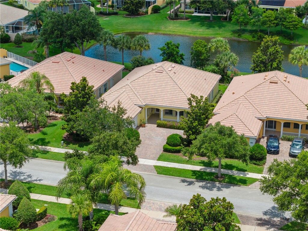 Property Photo:  5422 Barbados Square  FL 32967 