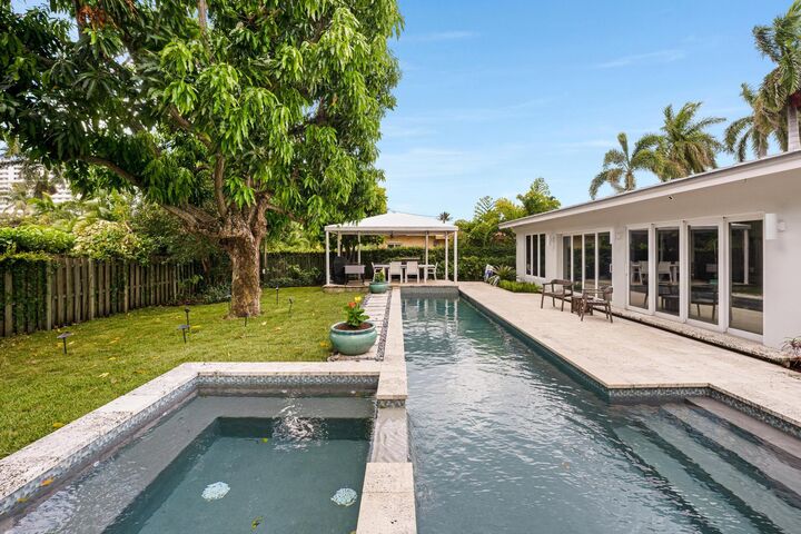 Property Photo:  2012 NE 31st Avenue  FL 33305 