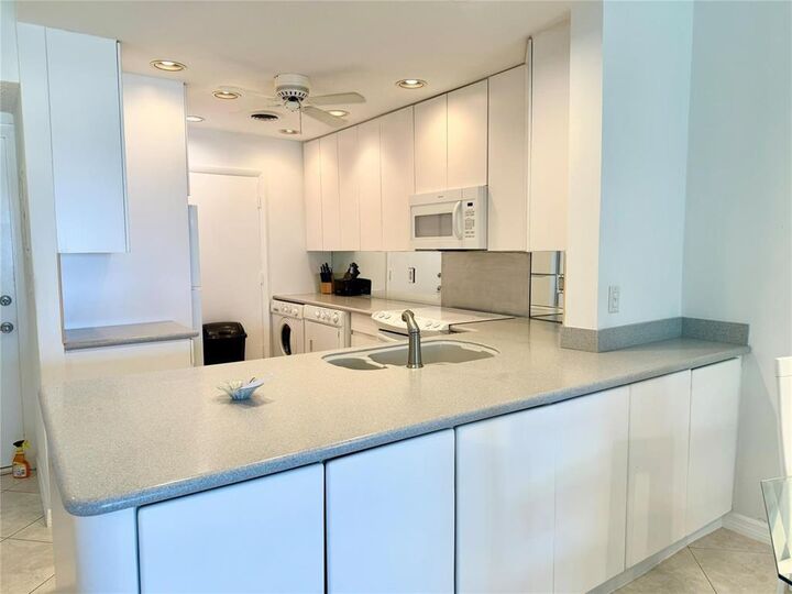 Property Photo: 6000 N Ocean Blvd 1D FL 33308