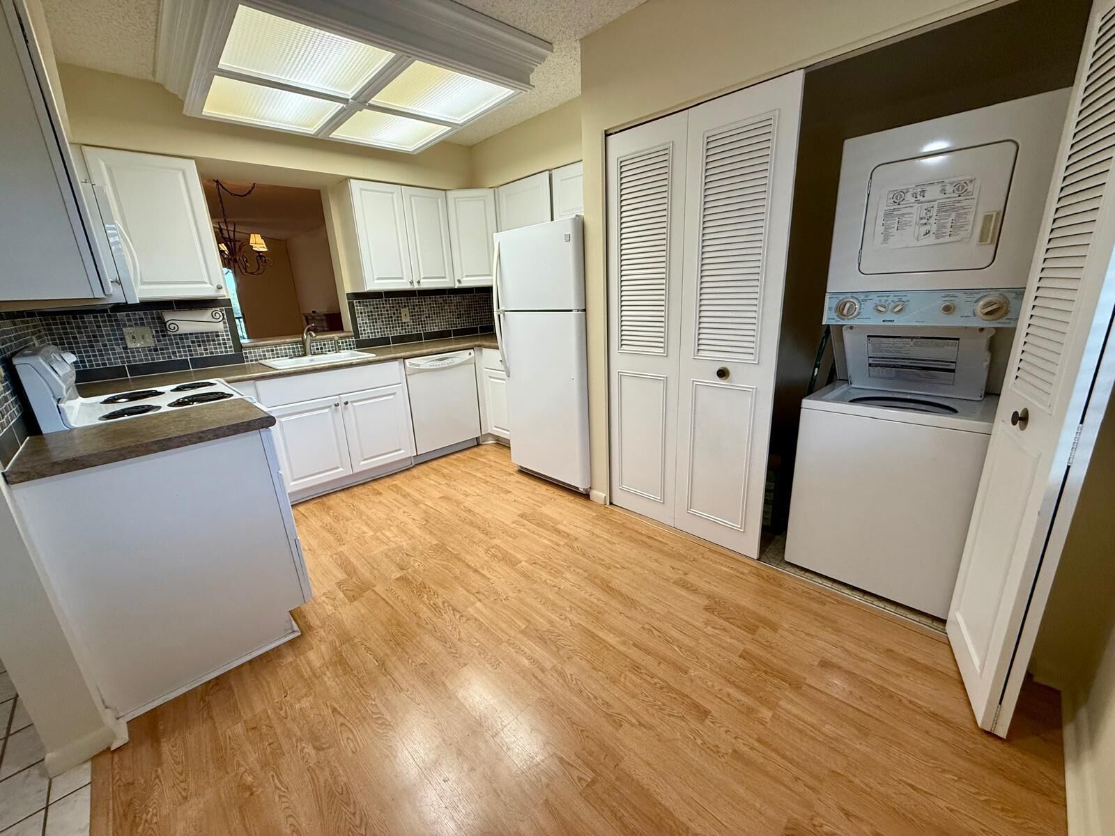 Property Photo: 2212 S Cypress Bend Drive 303 FL 33069