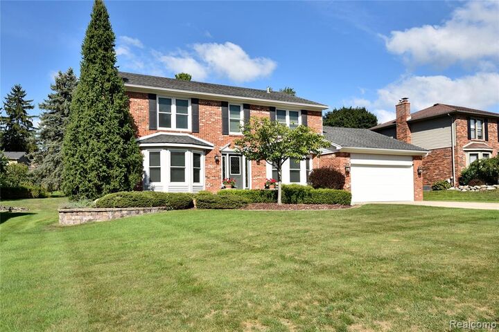 Property Photo:  1325 Royal Crescent Street  MI 48306 