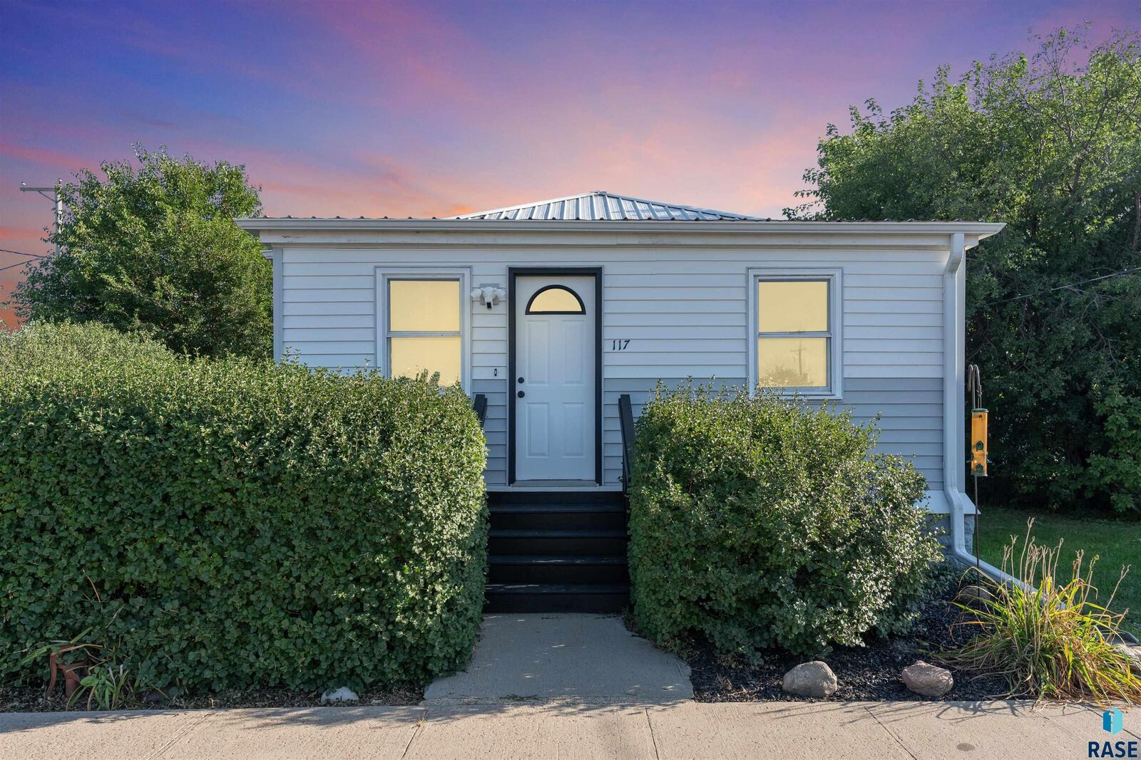 Property Photo:  117 W 1st St  SD 57039 