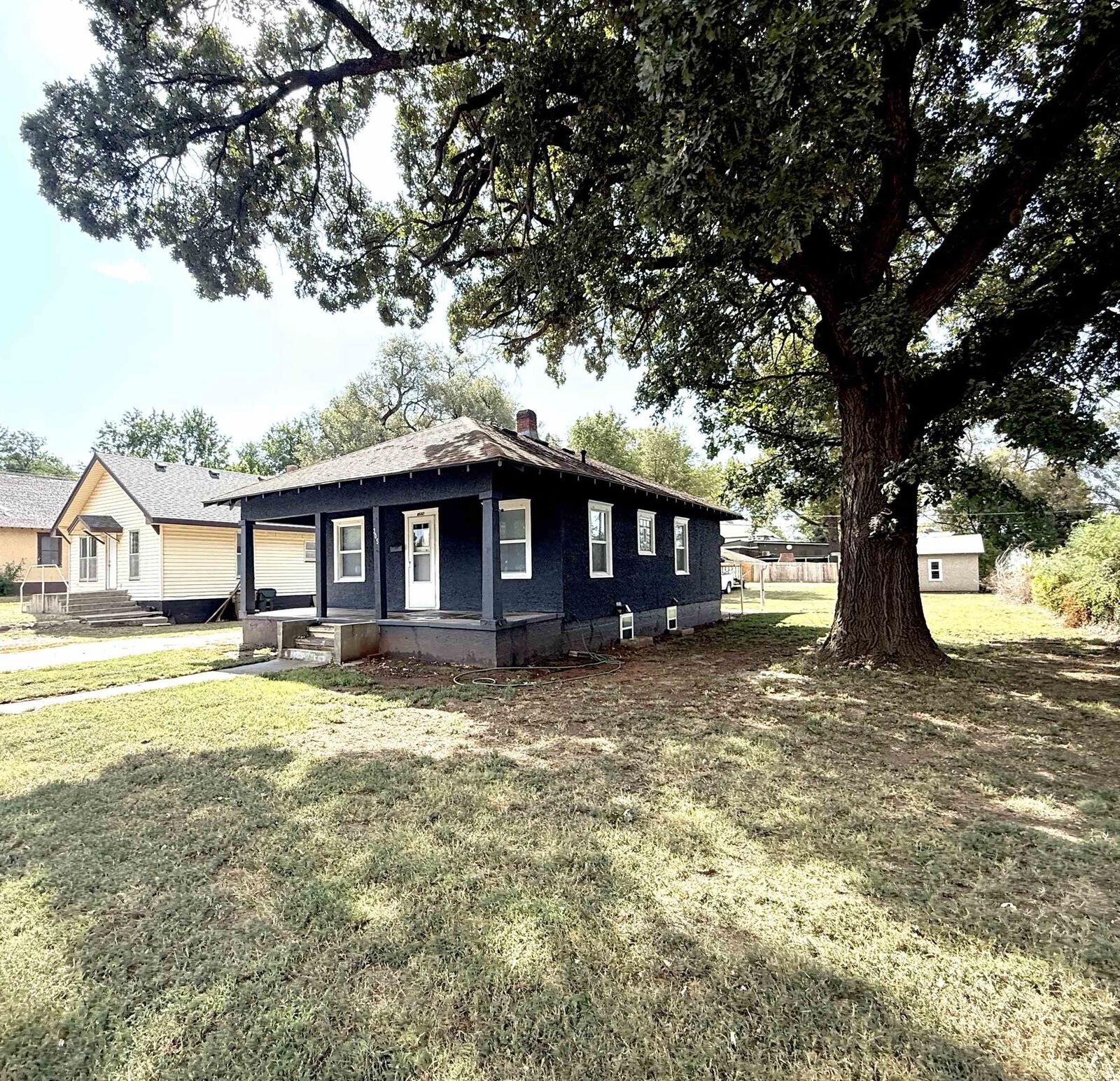 Property Photo:  305 W Kansas Ave  KS 67104 