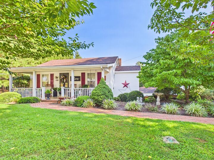 Property Photo:  471 Main St  VA 23936 
