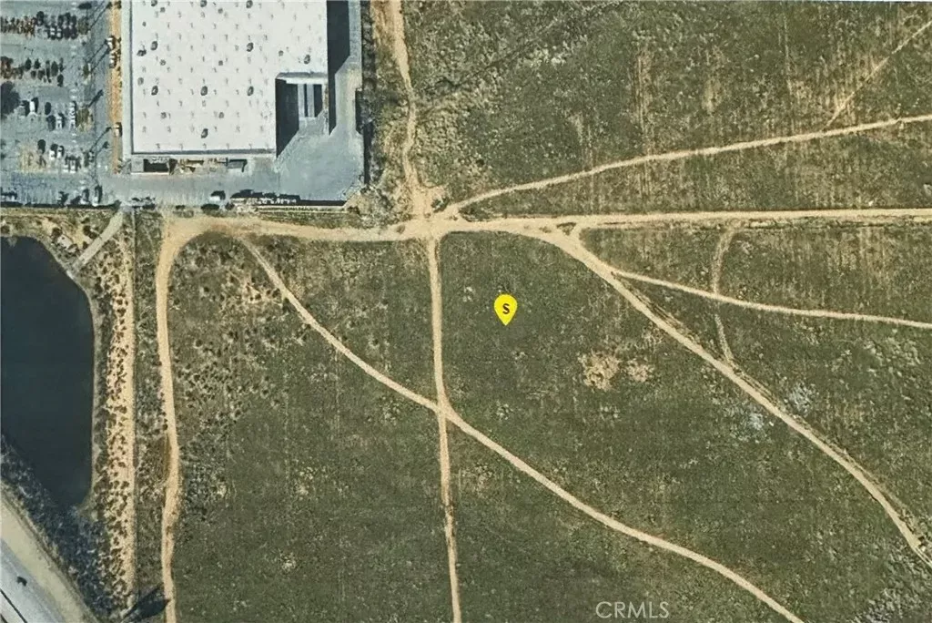 Property Photo:  0 Vic Av Freeway Ave P8  CA 93550 