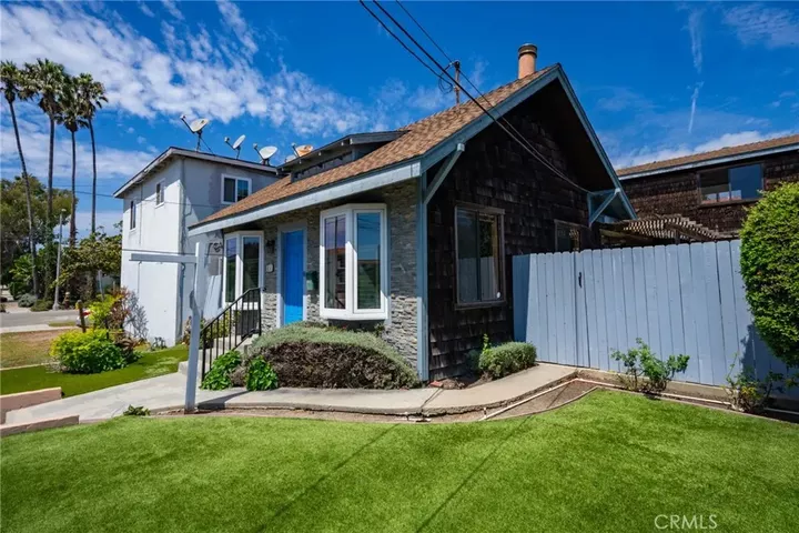 Property Photo:  456 W 40th  CA 90731 