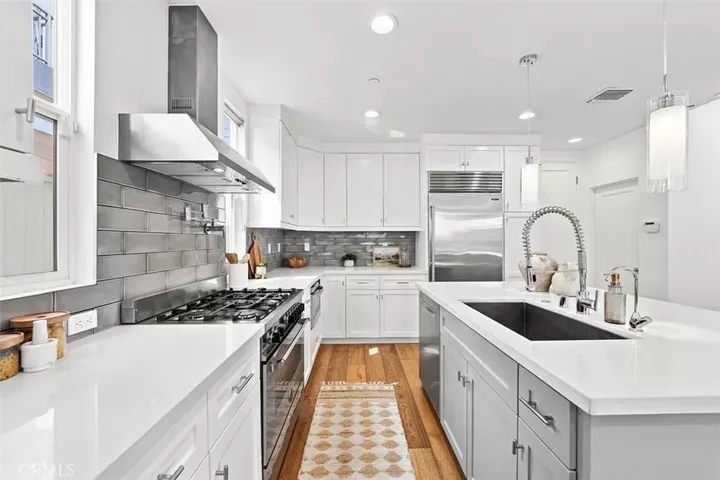 Property Photo:  2206 Harriman A  CA 90278 