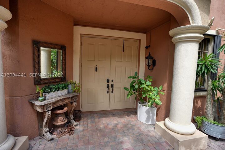 Property Photo: 2706 Kinsington Cir 23-2 FL 33332
