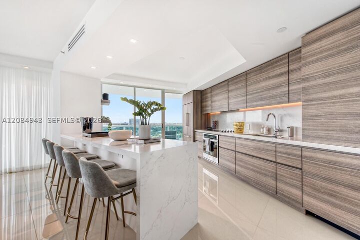 Property Photo: 2127 Brickell Ave 1605 FL 33129