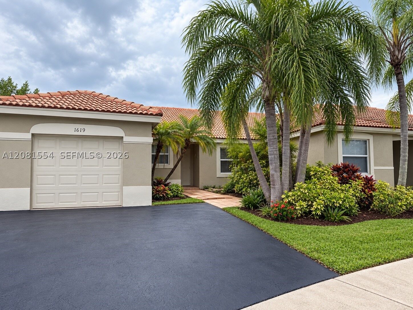 Property Photo:  1619 Orion Ln  FL 33327 