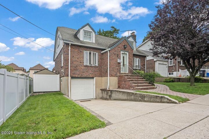 Property Photo:  433 Sheffield Street  NY 10310 