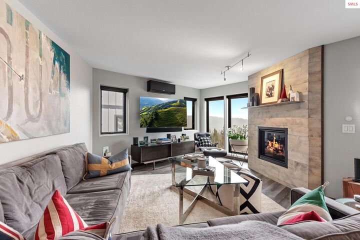 Property Photo:  185 Crystal Springs Rd  ID 83864 