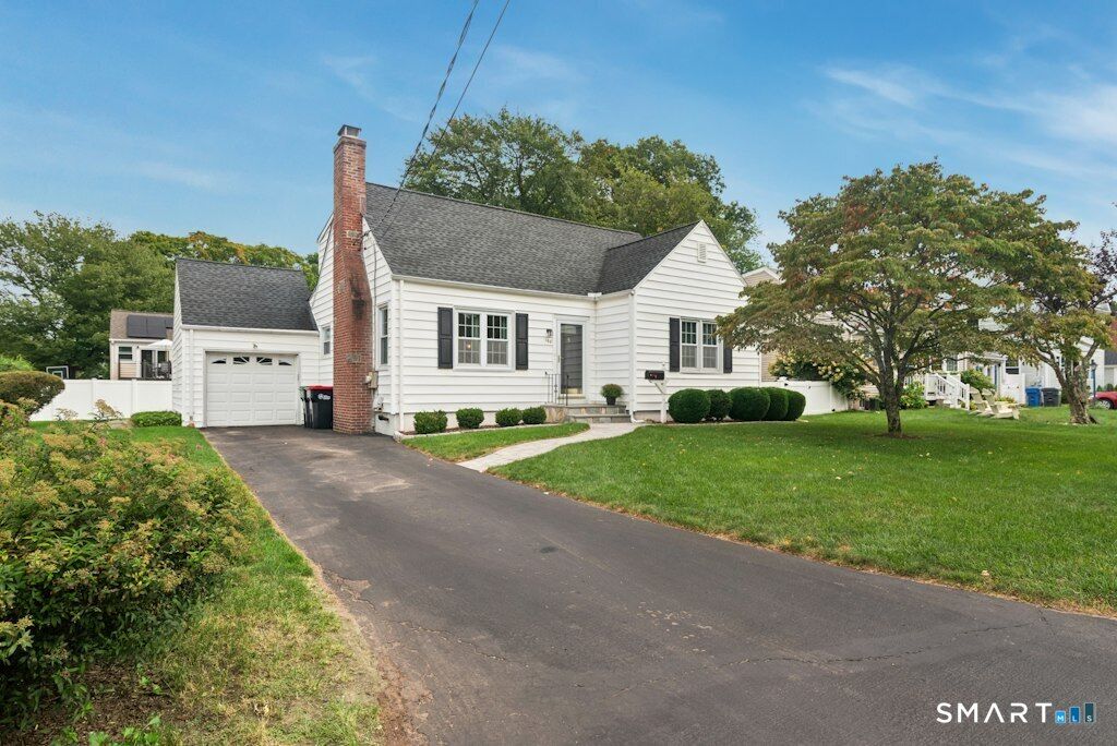 Property Photo:  100 Flint Street  CT 06611 