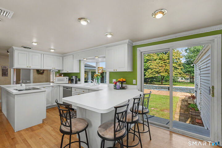 Property Photo:  72 Centerwood Road  CT 06111 