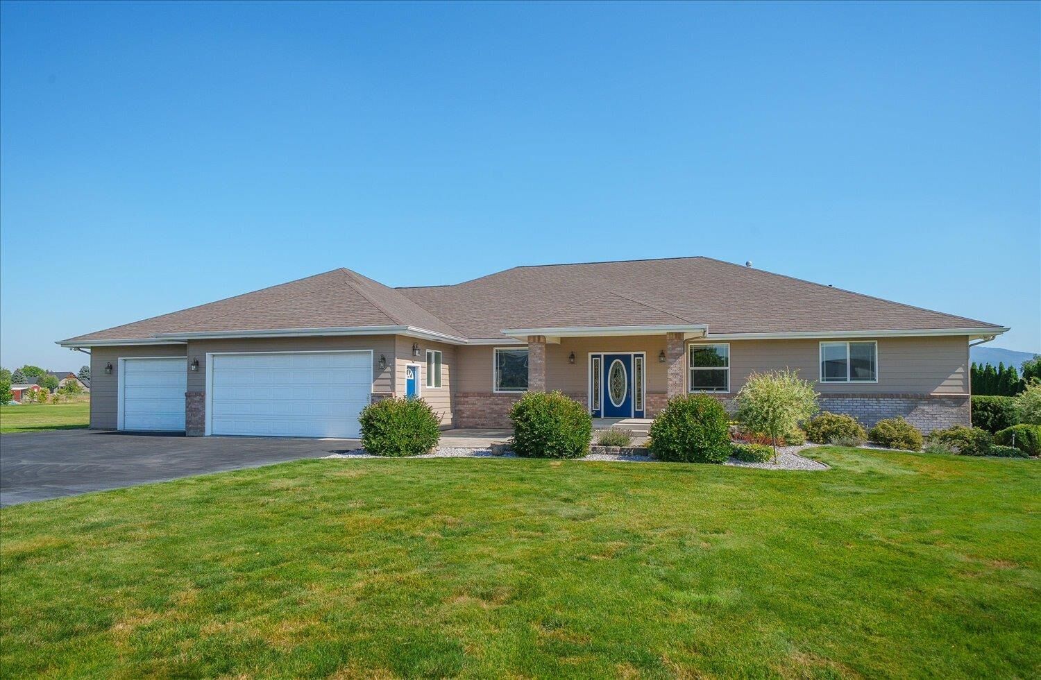 Property Photo: 3424 N Campbell Rd WA 99027