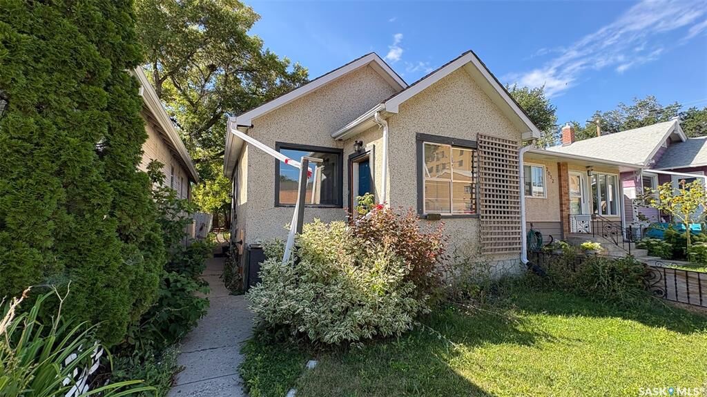 Property Photo:  2034 Quebec Street  SK S4P 1J9 