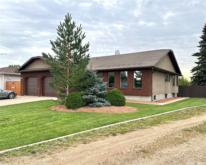 Property Photo:  2502 Blue Jay Crescent  SK S9A 3Z3 