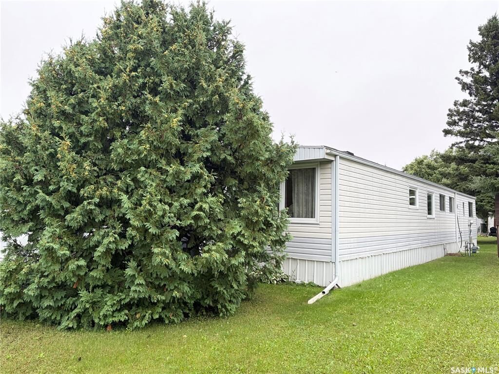Property Photo:  60 Appleton Drive  SK S3N 3E3 