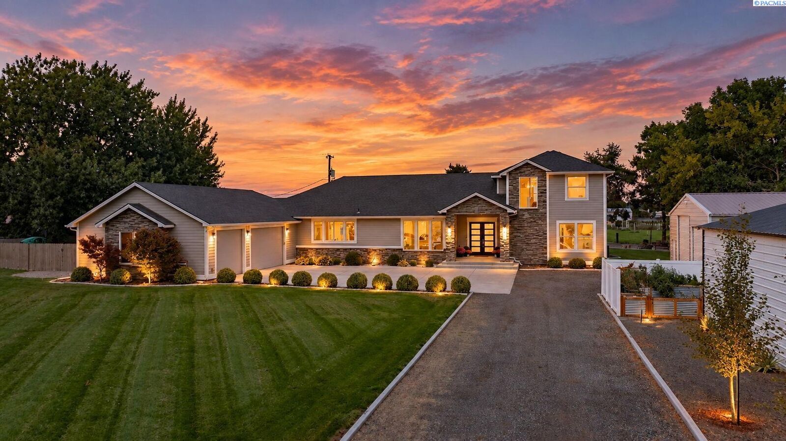 Property Photo:  24508 S Oak St  WA 99337 
