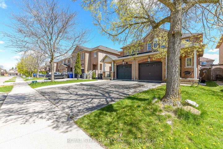 Property Photo:  33 Coppermill Drive  ON L7A 1N1 